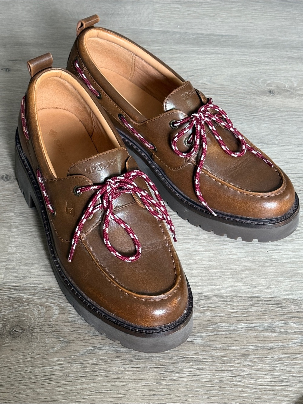 Sperry Brown Leather Boat Shoes with Red Accent Laces Women’s Size 9